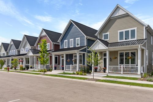 6250 W Fox Crossing Dr, Mequon, WI, 53092-1105 | Card Image