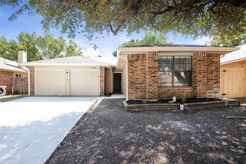 312 Valley Spring Dr, Arlington, TX, 76018-2243 | Card Image