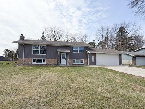 746 W Shore Dr, Worthington, MN, 56187-3011 | Card Image