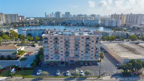 301-2200 E Hallandale Beach Blvd, Hallandale Beach, FL, 33009-3764 | Card Image