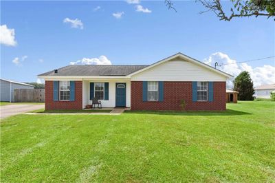 Ranch-style house with a front yard | Image 1