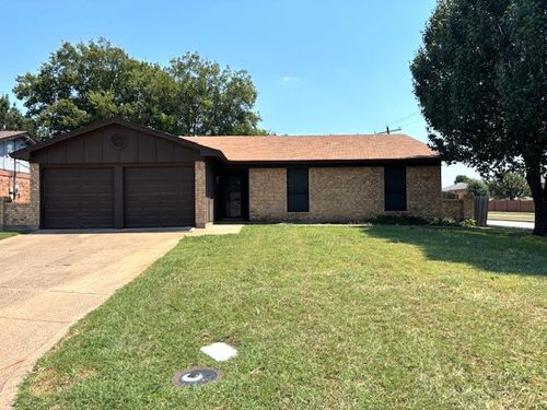 2613 Web Ct, Grand Prairie, TX, 75052-4617 | Card Image