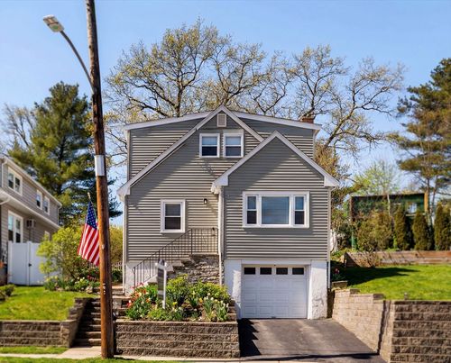 15 Vogel St, Boston, MA, 02132-5718 | Card Image