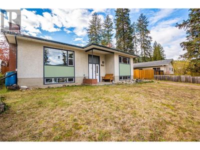 1696 Ridgewood Dr, House other with 4 bedrooms, 2 bathrooms and 4 parking in Castlegar BC | Image 1