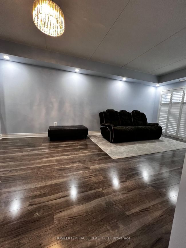 201 - 7428 Markham Rd, Condo with 2 bedrooms, 2 bathrooms and 1 parking in Markham ON | Image 5