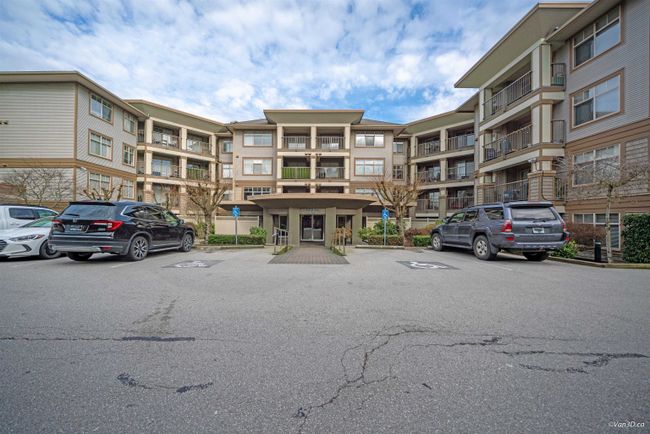 215 - 12238 224 Street, Condo with 1 bedrooms, 1 bathrooms and 1 parking in Maple Ridge BC | Image 1