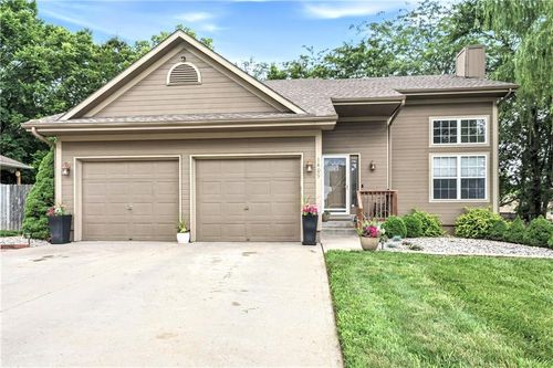 1409 Russell Rd, Pleasant Hill, MO, 64080-1762 | Card Image