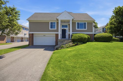 8946 Disbrow St, Huntley, IL, 60142-6042 | Card Image
