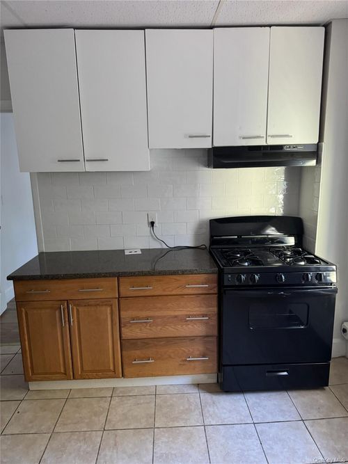 141 Voss Ave, Yonkers, NY, 10703-2585 | Card Image