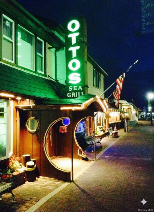 271 Woodcleft Ave, Freeport, NY, 11520-6337 | Card Image