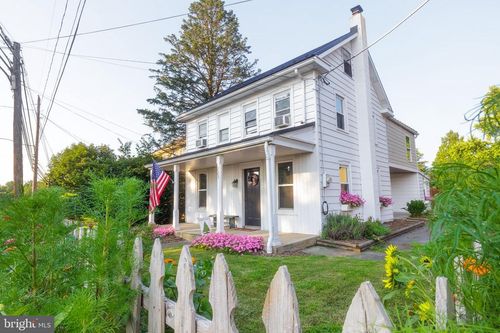 223 S State St, Leola, PA, 17540-9330 | Card Image