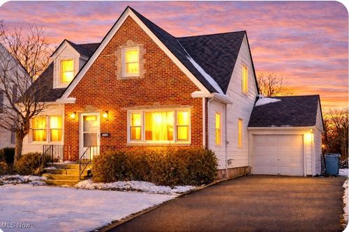 824 Highland Park Blvd, Lorain, OH, 44052-4941 | Card Image