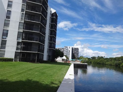 apt-814-3475 N Country Club Dr, Aventura, FL, 33180-1780 | Card Image