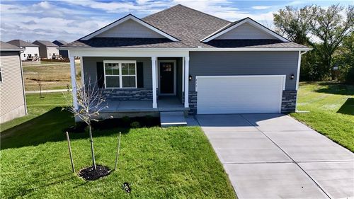 811 Bentley Dr, Belton, MO, 64012-2227 | Card Image