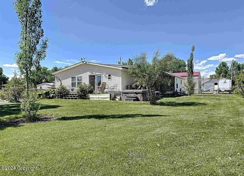 200 2nd St, Kaycee, WY, 82639-5018 | Card Image