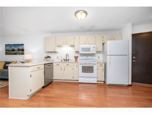 429-175 County Road B2 E, Little Canada, MN, 55117-1514 | Card Image