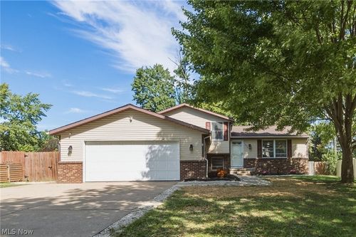 1035 Burntwood Dr, Medina, OH, 44256-2162 | Card Image