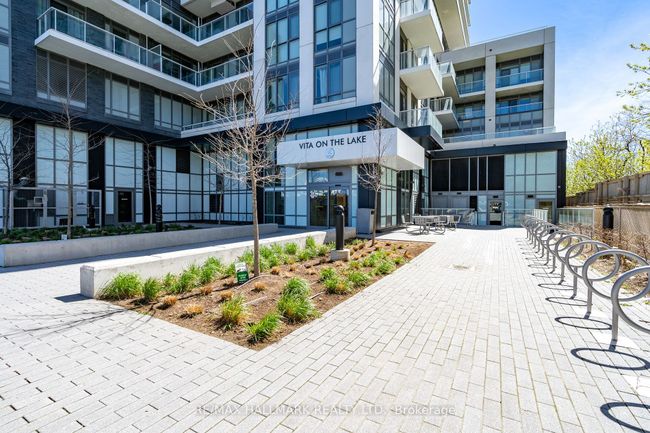 803 - 70 Annie Craig Dr, Condo with 1 bedrooms, 2 bathrooms and 1 parking in Etobicoke ON | Image 1
