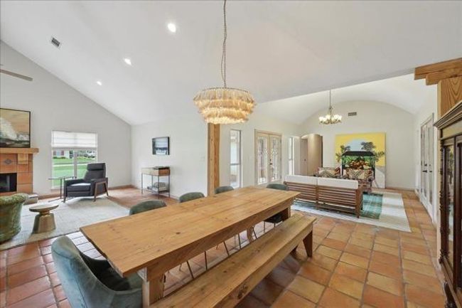 1010 Yaupon Trl, House other with 5 bedrooms, 3 bathrooms and 3 parking in Sour Lake TX | Image 8