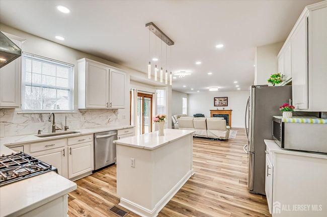37 Keswick Rd, House other with 5 bedrooms, 3 bathrooms and null parking in East Windsor NJ | Image 12