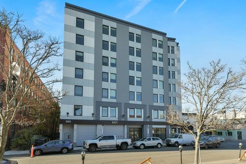 718-585 Essex St, Lynn, MA, 01901-1062 | Card Image