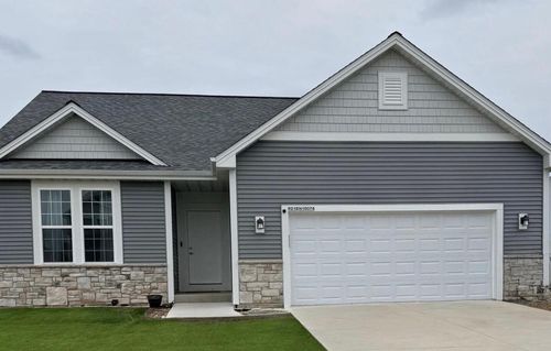 W218N16074 Tiger Lily Dr, Jackson, WI, 53037-1207 | Card Image