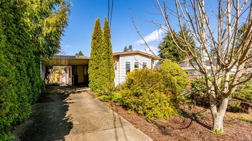 2074 6th St E, Courtenay, BC, V9N7L8 | Card Image