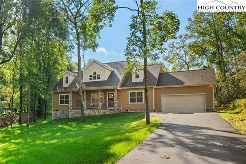 137 Red Wolf, Blowing Rock, NC, 28605-9173 | Card Image
