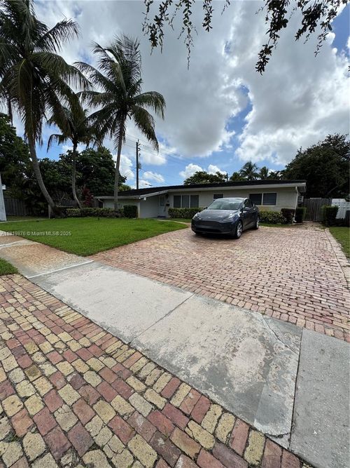 2003 N 46th Ave, Hollywood, FL, 33021-4119 | Card Image