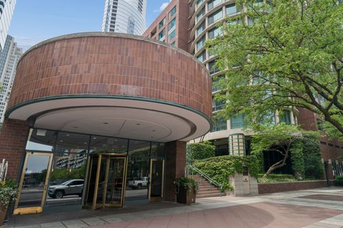 413-480 Mcclurg Ct, Chicago, IL, 60611-4329 | Card Image