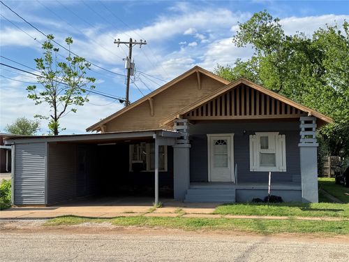 304 W Nevada St, Seymour, TX, 76380-2114 | Card Image