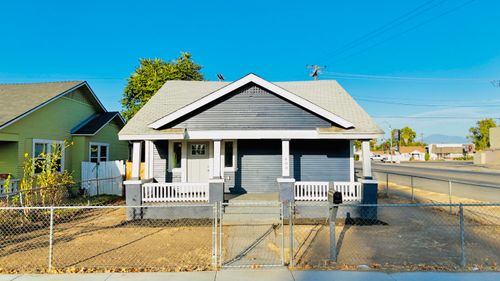 400 Eye St, Bakersfield, CA, 93304-2936 | Card Image