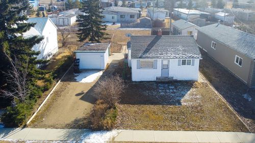 7 3 Avenue Sw, Home with 2 bedrooms, 1 bathrooms and 2 parking in Falher AB | Card Image