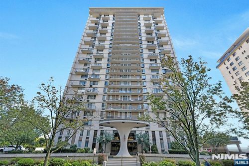 160 Overlook, Hackensack, NJ, 07601 | Card Image