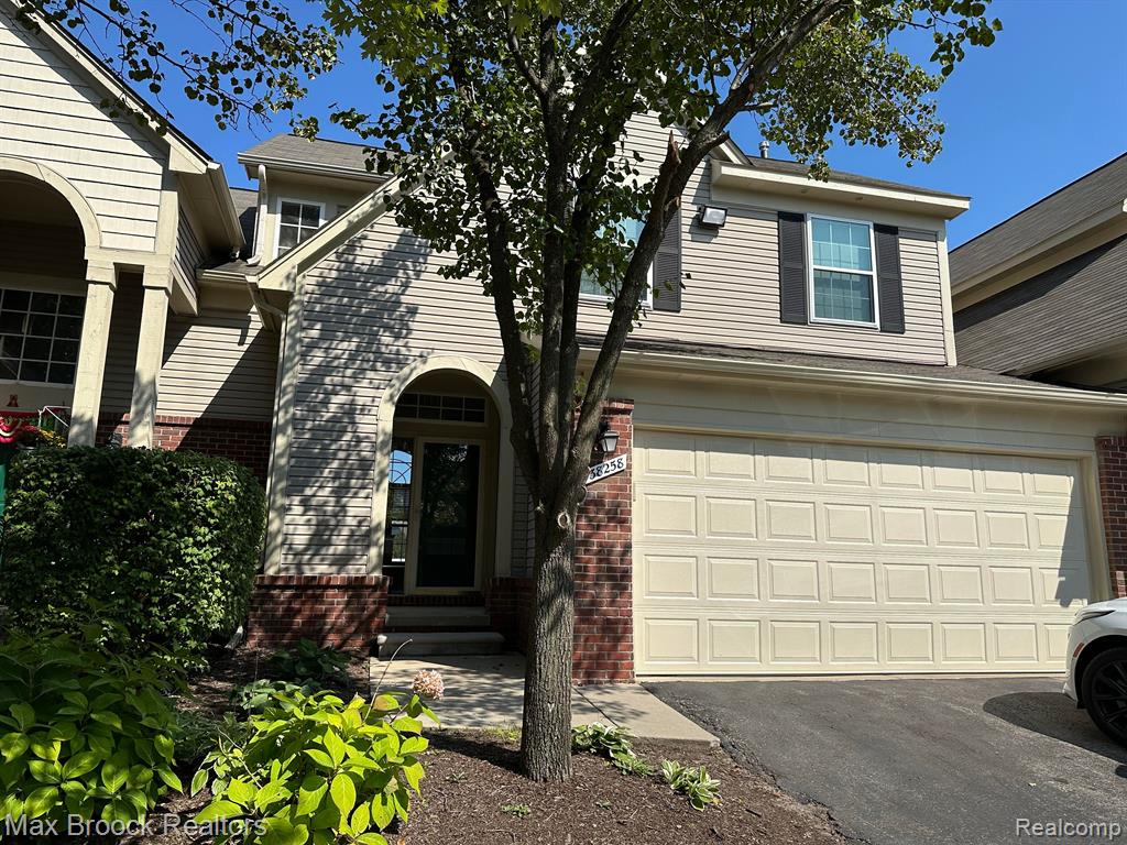Saratoga Cir, Farmington Hills, MI 48331