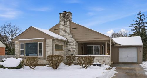 311 Grove St, Crystal Lake, IL, 60014-5914 | Card Image