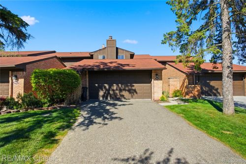 3961 Chablis St, West Bloomfield, MI, 48323-3026 | Card Image