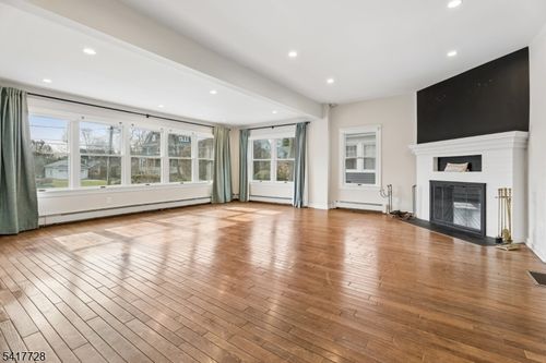 439 Saint Marks Ave, Westfield, NJ, 07090-2141 | Card Image