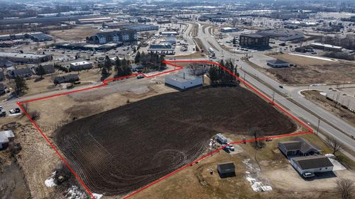 1703 N Casaloma Drive, GRAND CHUTE, WI, 54913 | Card Image