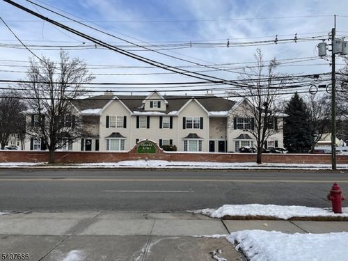 35 Chanda Ct, Clifton, NJ, 07012-1938 | Card Image