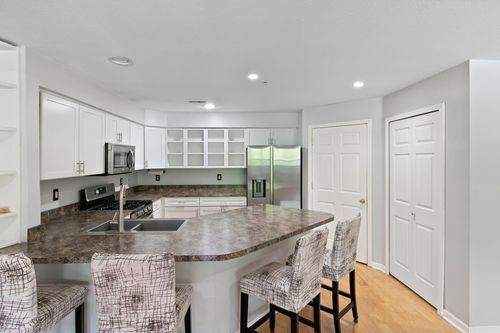 1407 Millbrook Trl, Ann Arbor, MI, 48108-5916 | Card Image