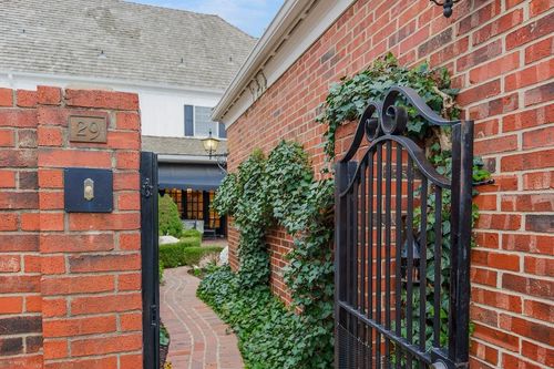 29 Compton Ct, Prairie Village, KS, 66208-5205 | Card Image