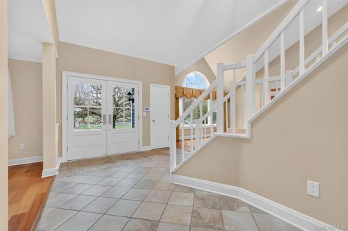 45 E Hill Rd, Cortlandt Manor, NY, 10567-1069 | Card Image