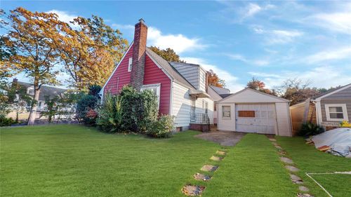 706 Leggett Pl, Whitestone, NY, 11357-1242 | Card Image