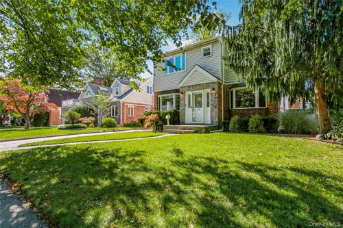 55 Maple Dr, New Hyde Park, NY, 11040-3341 | Card Image