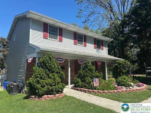 216 Blaine St, East Bangor, PA, 18013-2106 | Card Image