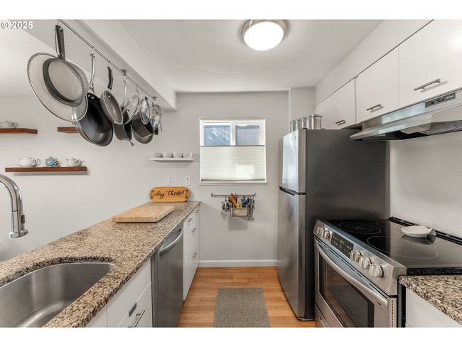 UNIT-13 - 47 Eagle Crest Dr, Condo with 2 bedrooms, 1 bathrooms and null parking in Lake Oswego OR | Image 9