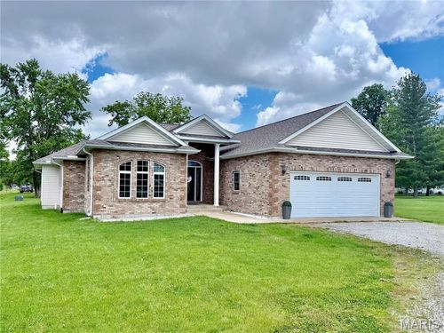 113 E Wood St, Shelbina, MO, 63468-1512 | Card Image