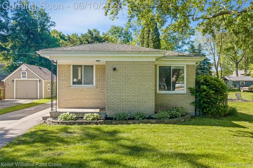 2742 Campers Dr, Highland, MI, 48356-1904 | Card Image