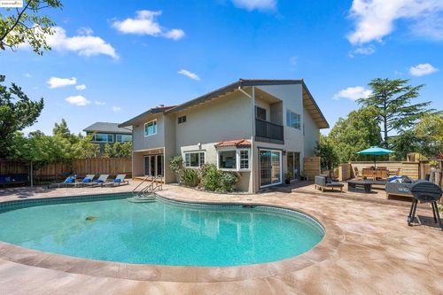 1051 Lea Dr, San Rafael, CA, 94903-3700 | Card Image